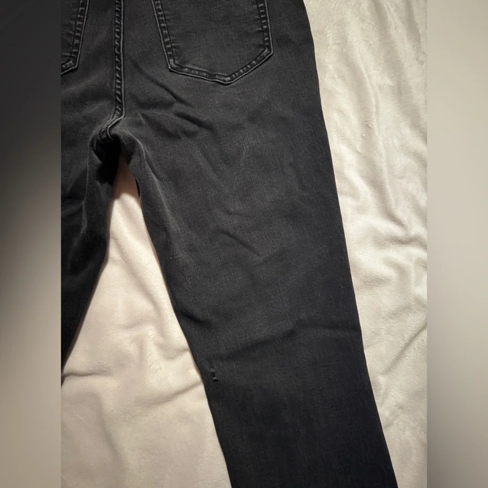 Jennifer Lopez Black Distressed Skinny Jeans - Picture 12 of 16